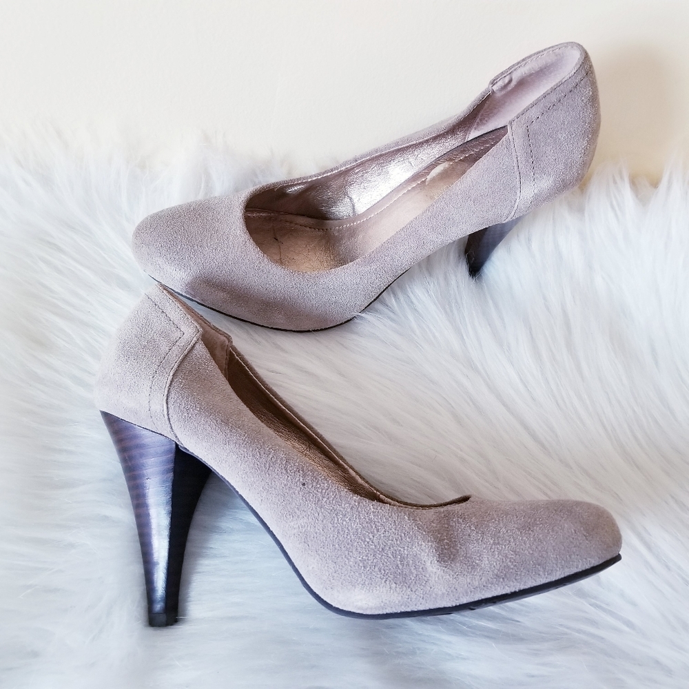 BCBG Paris PL-Zee Round Toe Heels